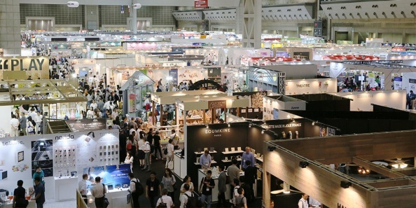 日本雜貨展GIFTEX TOKYO是日本領(lǐng)先的禮品、家居用品、文具、室內(nèi)設(shè)計(jì)用品、廚餐具廚具用品、時(shí)尚流行配飾、美容美保用品和嬰幼童用品的商務(wù)展會(huì)。 這是進(jìn)口商、批發(fā)商、零售商和來(lái)自世界各地的買(mǎi)家們進(jìn)行采購(gòu)和尋找OEM/ODM代工廠(chǎng)商的最佳場(chǎng)所。4月、6月、9月一年三屆開(kāi)展。